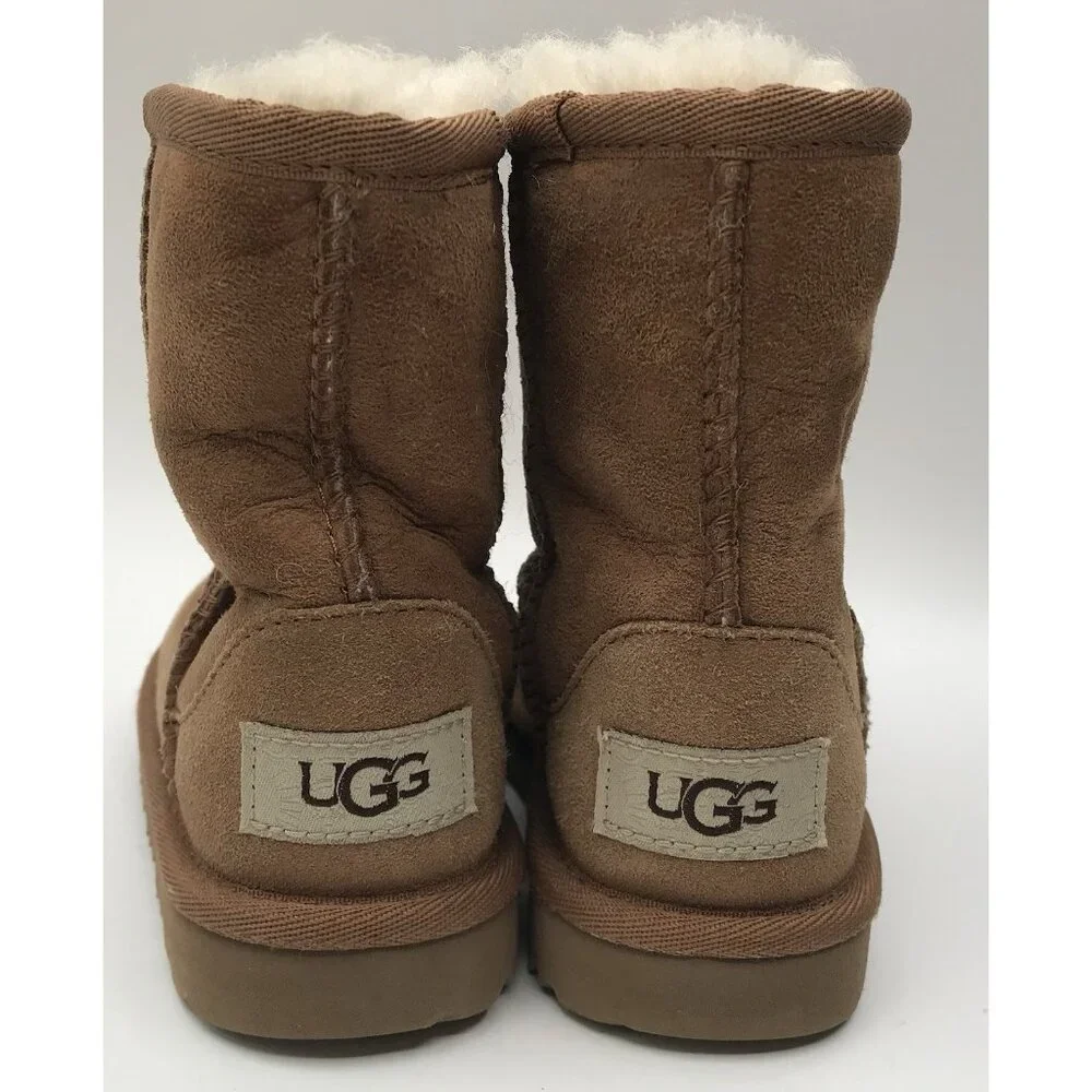 UGG Classic Short Boots Toddler‎ Size 7 Sheepskin Chestnut Suede Fur Lined